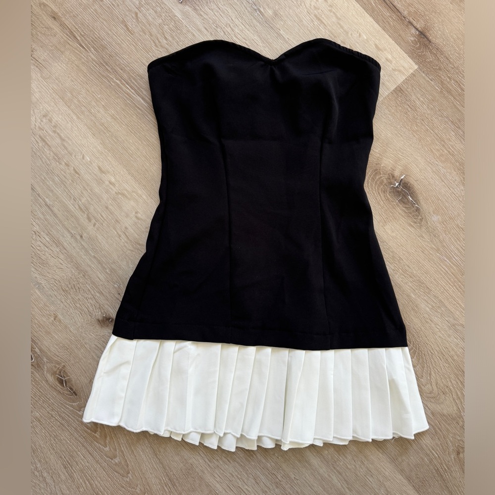 Elegant Black and White Strapless Mini Dress